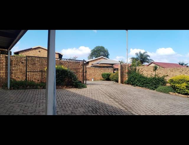 3 BEDROOM HOUSE FOR SALE IN GROBLERPARK EXT